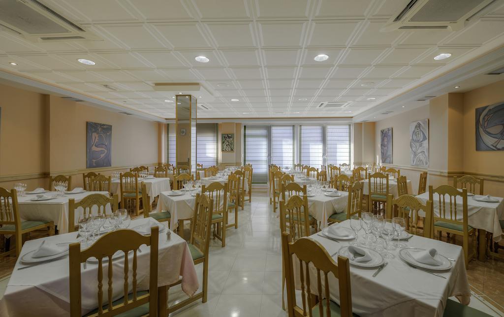 Hostal Restaurante La Pineda El Barco de Ávila Exterior photo